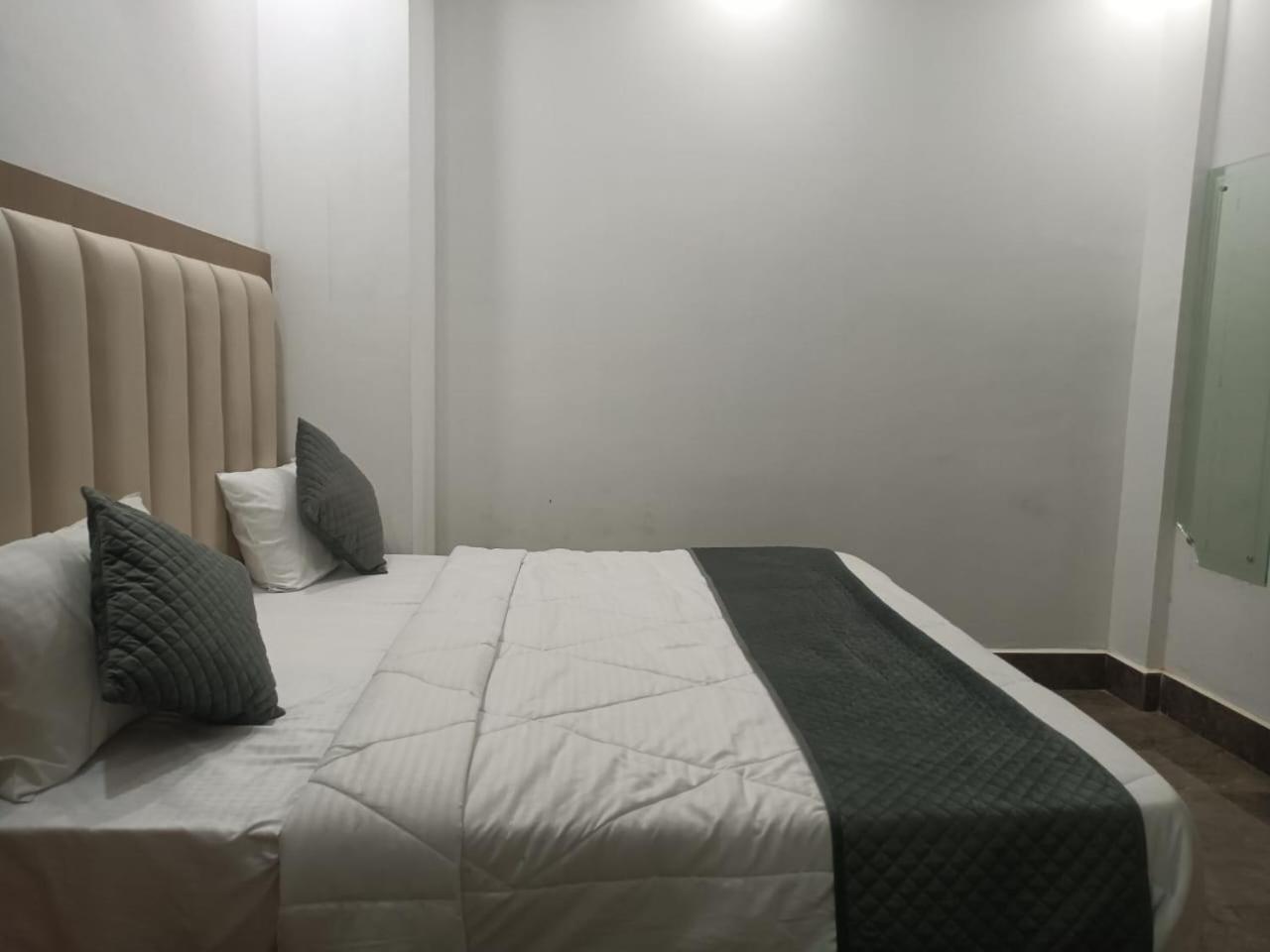 Hotel Whitehouse Ac Family Room Agra  Luaran gambar